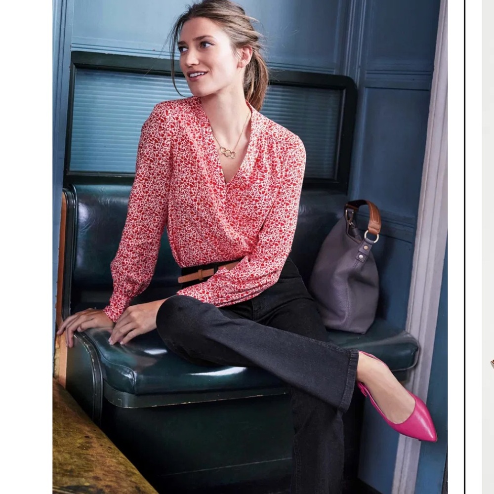 Boden Women's Boot Cut Jeans in Black with Pink Floral Top